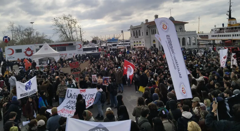 ÜNİVERSİTELİLER, TUTUKLU ARKADAŞLARI İÇİN 