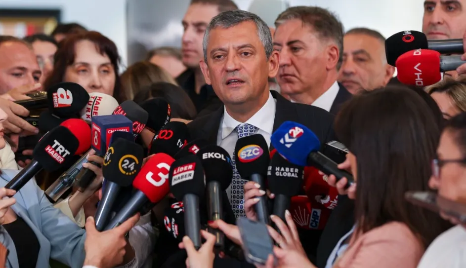 ÖZGÜR ÖZEL