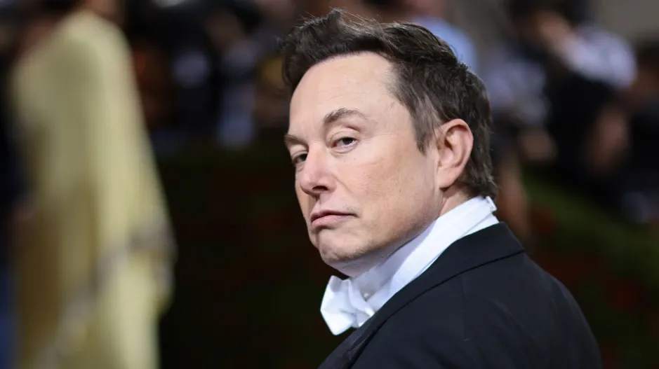 ELON MUSK İSTİFA ETTİ!