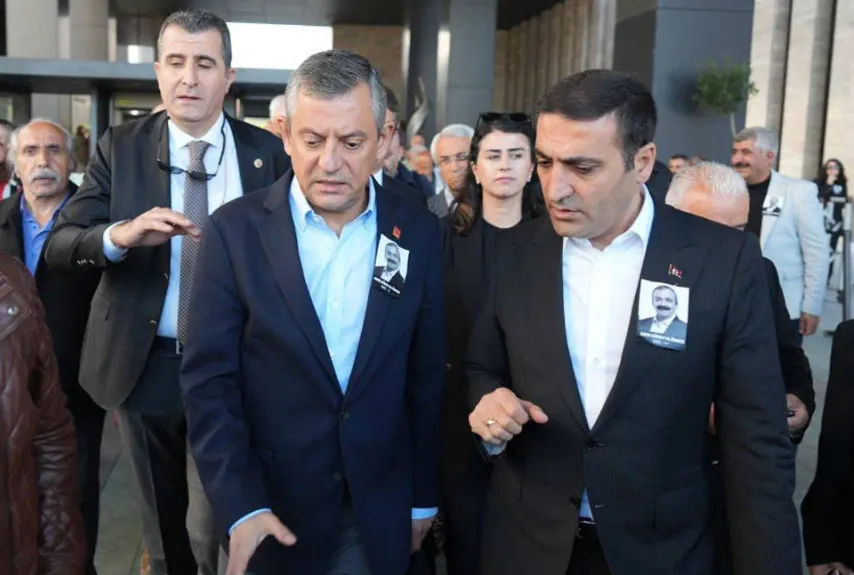 ÖZGÜR ÖZEL