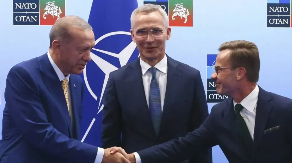 NATO SKANDALI: TÜRKİYE GÖRÜŞMESİ DOSYASI HAVALİMANI TUVALETİNDE BULUNDU