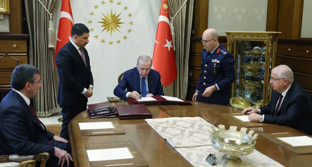 ERDOĞAN, YAŞ KARARLARINI İMZALADI: SELÇUK BAYRAKTAROĞLU, YENİ GENELKURMAY BAŞKANI OLDU