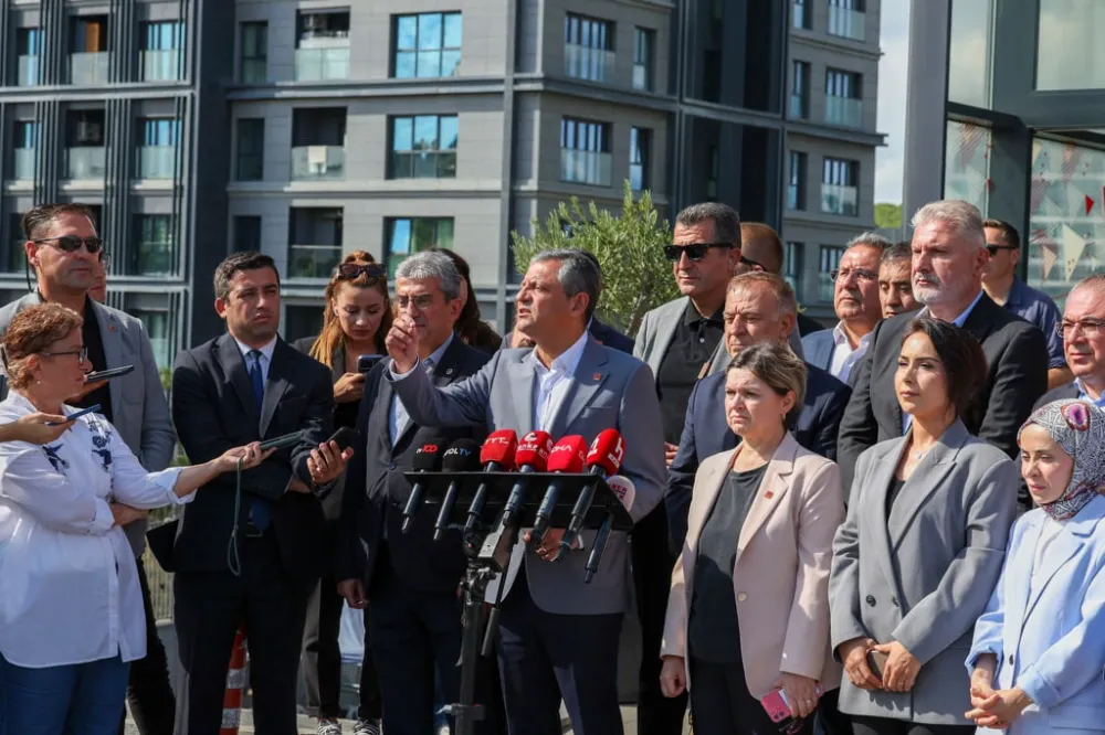 ÖZGÜR ÖZEL: 
