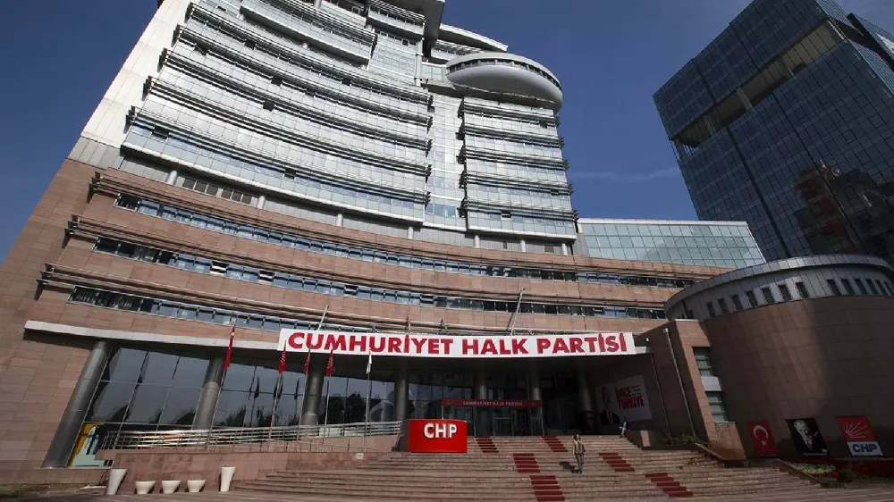 BUTLAN DAVASI BAŞLADI: CHP’DEN GENEL MERKEZ ÖNÜNDEN HODRİ MEYDAN!