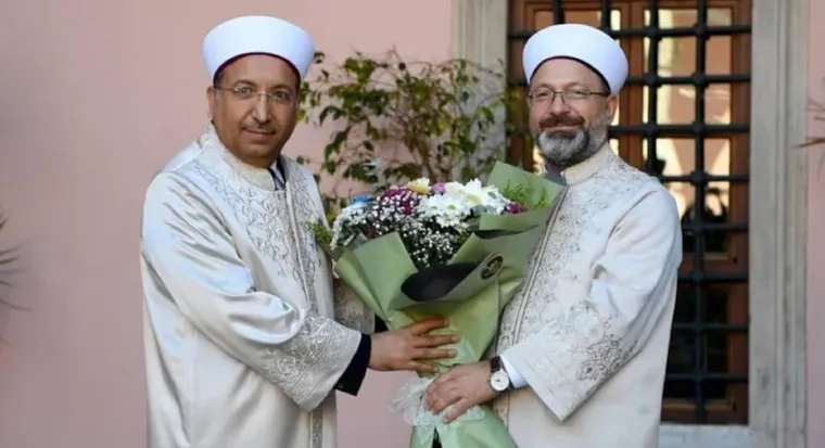 DİYANET’TE DEVİR TESLİM: ALİ ERBAŞ GİTTİ, SAFİ ARPAGUŞ GELDİ