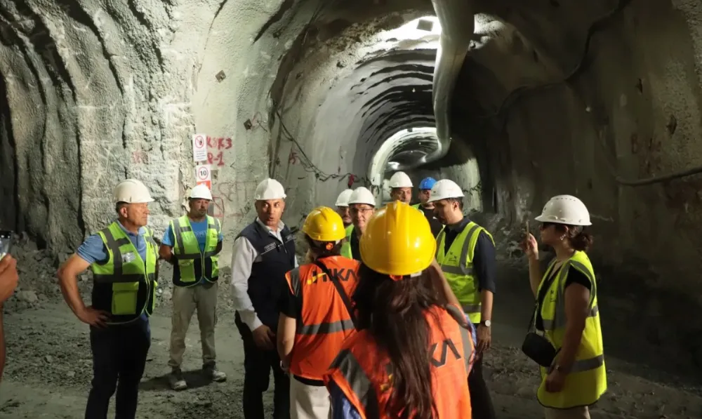 TÜRKİYE’NİN EN BÜYÜK ATIKSU TÜNELİ HATAY’DA YÜKSELİYOR!