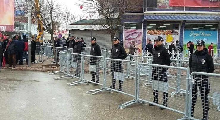 VALİLİK DUYURDU: İSTANBUL’DA 3 GÜN BOYUNCA MİTİNG VE YÜRÜYÜŞ YASAK!”