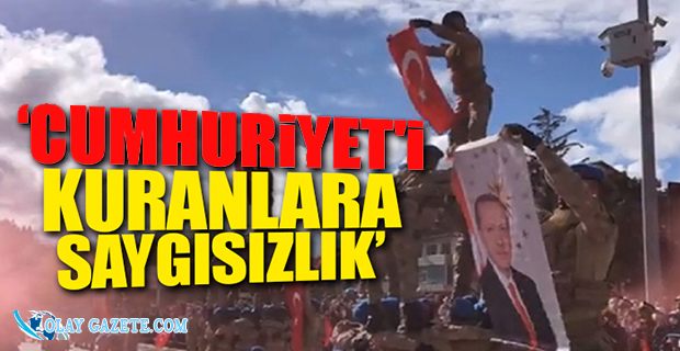 29 EKİM TÖRENİNDE ASKERLERDEN ERDOĞAN FOTOĞRAFLI KUTLAMA