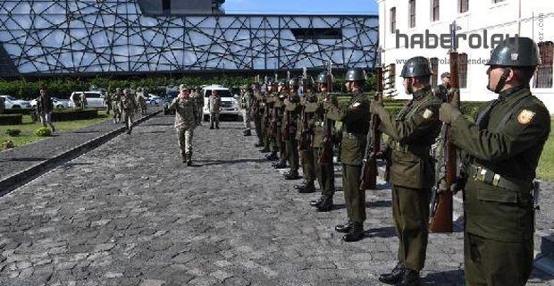 AKAR, KUVVET KOMUTANLARI İLE BİRLİKTE HATAY