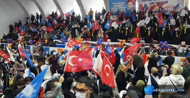 AKP KONGRELERİNDE MASKE MESAFE KURALLARINA UYULMADI