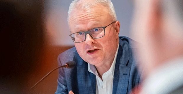 ALMAN BAKAN'IN CESEDİ HIZLI TREN RAYLARININ ÜZERİNDE BULUNDU