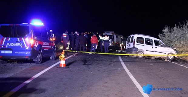 AMBULANSI SOLLAMAYA ÇALIŞTI: 4 ÖLÜ, 3 YARALI