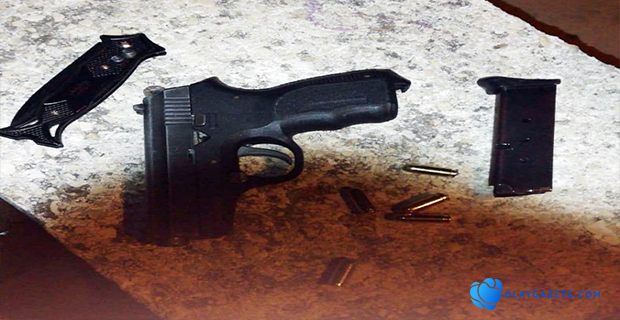 ARANAN ŞÜPHELİ SİLAHLA VE BIÇAKLA YAKALANDI