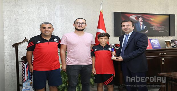 BAŞARILI TENİS SPORCUSUNDAN ANLAMLI ZİYARET 