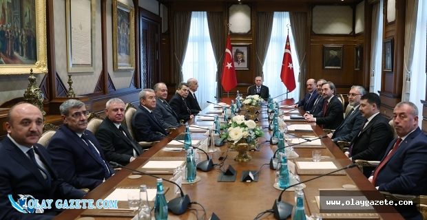 ERDOĞAN, BAKAN BİLGİN VE TÜRK-İŞ HEYETİNİ KABUL ETTİ