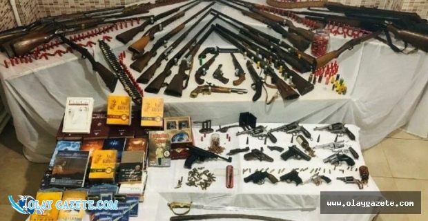 FETÖ ŞÜPHELİSİNİN EVİNDEN CEPHANELİK ÇIKTI