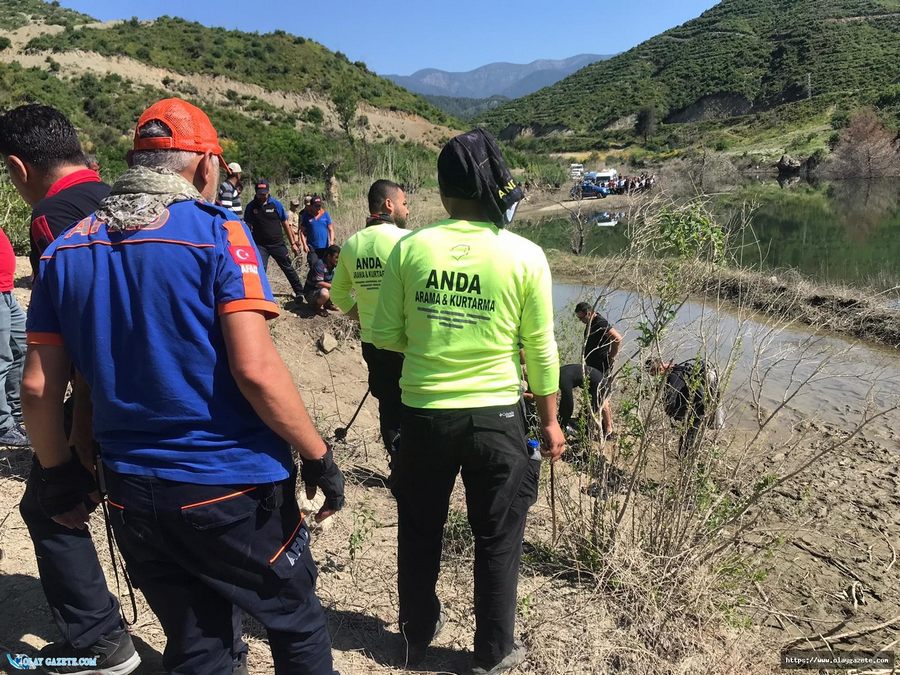 HATAY’DA SERİNLEMEK İÇİN BARAJA GİREN İKİ KARDEŞTEN BİRİ YAŞAMINI KAYBETTİ