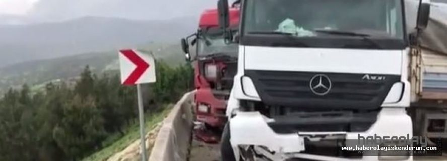 İki Tır Kafa Kafaya Çarpıştı