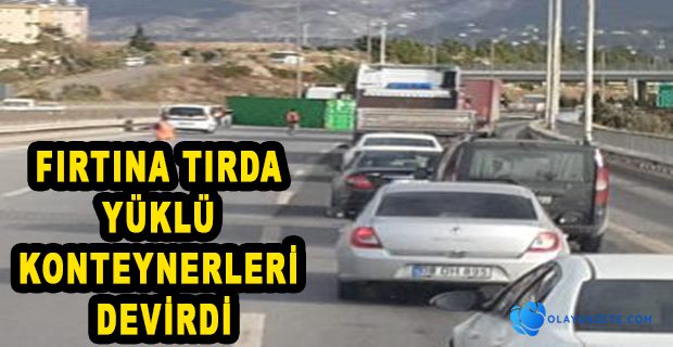 İSKENDERUN’DA FIRTINA HAYATI OLUMSUZ ETKİLEDİ