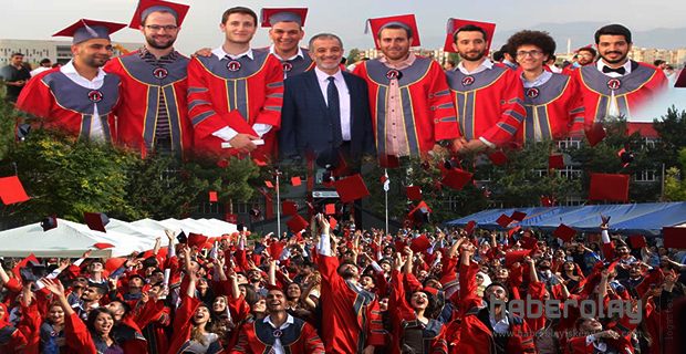 İSTE’li Mezunlar Kep Attı!