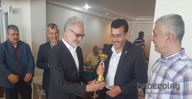 İTSO BİRİÇ TURNUVASINDA DERECEYE GİRENLERE KUPALARINI VERDİ