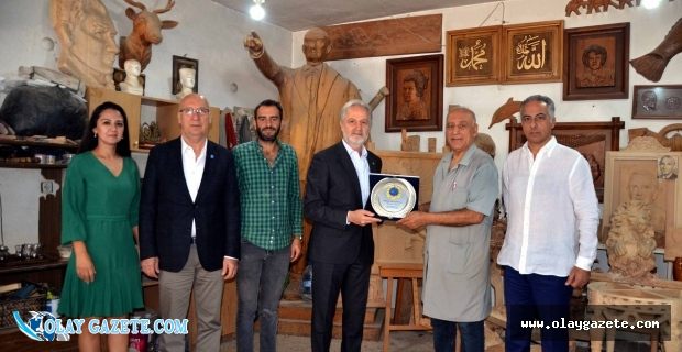 İTSO’DAN YILIN AHİSİ SEÇİLEN BEHZAT BÖKE USTAYA PLAKET