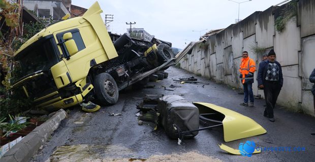 KONTROLDEN ÇIKAN TIR BAHÇEYE UÇTU