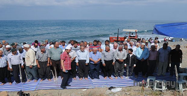 KÖY HALKI YAĞMUR DUASINA ÇIKTI