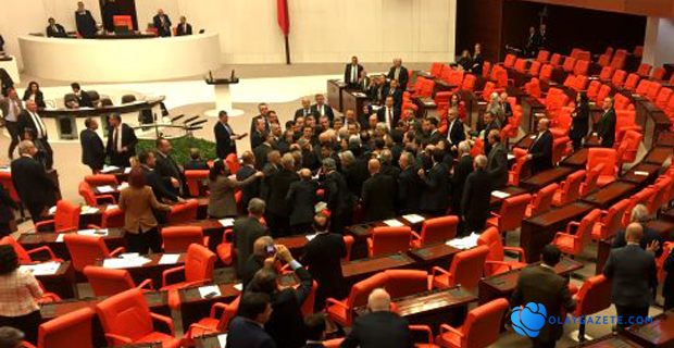 MECLİSTE KÜFÜRLER HAVADA UÇUŞTU 