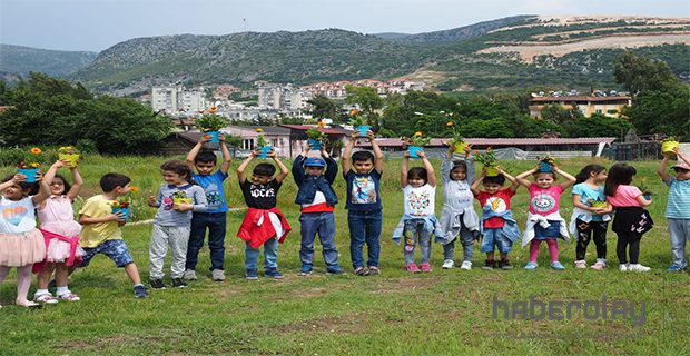 MİNİK YÜREKLERDEN ANNELERİNE SÜRPRİZ