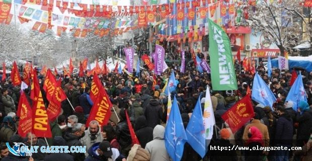 NEVRUZ KUTLAMASINDA 20 ÖĞRENCİ GÖZALTINA ALINDI