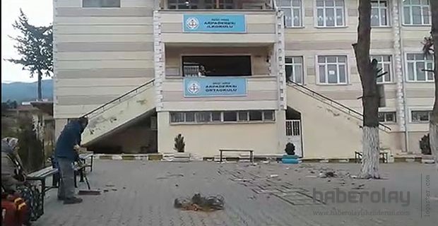 ÖĞRENCİLER TEDİRGİN DERS BAŞI YAPTI