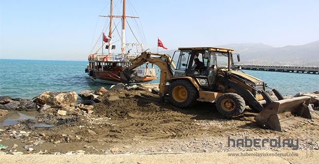 SAHİLDE TEMİZLİK ÇALIŞMASI 
