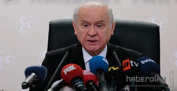 SARI YELEK GİYEN ÇIPLAK YATMAYI GÖZE ALMALIDIR