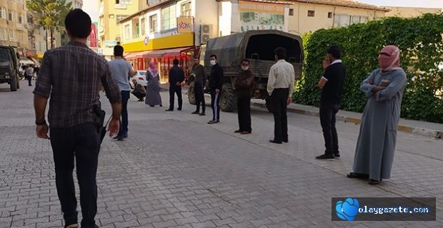 SURİYELİLERİN ATM KUYRUĞU