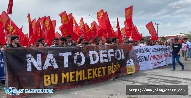 TKP’Lİ GENÇLER İNCİRLİK ÜSSÜ YAKININDA NATO’YU PROTESTO ETTİ