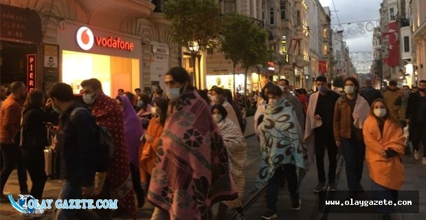 ÜNİVERSİTELİ GENÇLERDEN YÜKSEK YURT VE KİRA FİYATLARINA YORGANLI PROTESTO