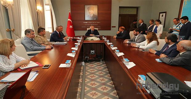 VALİ ATA İL BAŞKANLARI İLE BİRARAYA GELDİ
