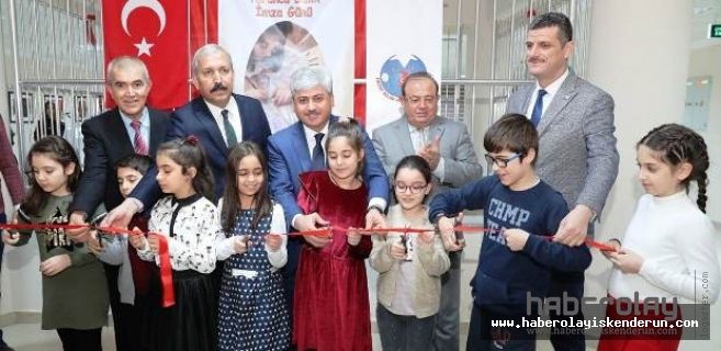 Vali Doğan İmza Gününe Katıldı