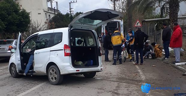 VİRAJI ALAMAYIP AĞACA ÇARPTI 