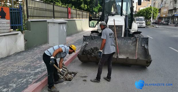 YAĞMUR SUYU IZGARALARI TEMİZLENDİ